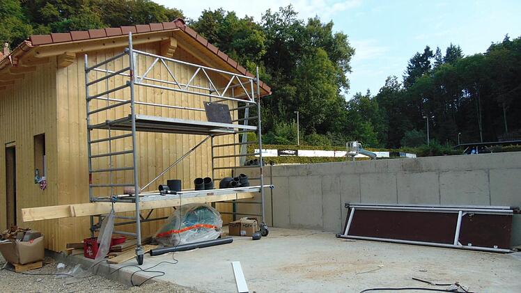 Im Bad ist bereits viel verändert und gebaut worden.