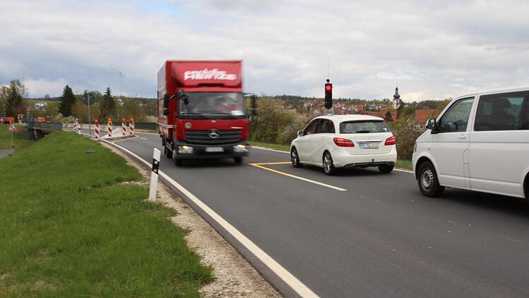 Der Verkehr in den zwei Engstellen im Ebrachgrund bei Mühlhausen wird mit einer Ampel geregelt.