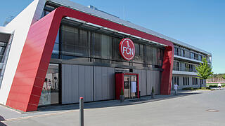 1. FCN steigt auf: Fans feiern in N&uuml;rnberg