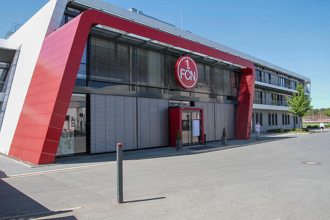 1. FCN steigt auf: Fans feiern in Nürnberg