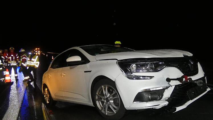 In der Nacht war es ein Renault Megane, mit dem der Unfallverursacher erneut auf einen Pkw auffuhr.