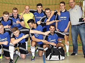 Christoph Lehmann, Timo Noppenberger und Nicolas Schwab (unten von rechts) führten LUKAS zum Turniersieg. Foto: Klaus Möller