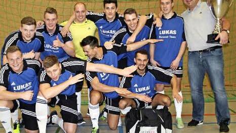 Christoph Lehmann, Timo Noppenberger und Nicolas Schwab (unten von rechts) führten LUKAS zum Turniersieg. Foto: Klaus Möller
