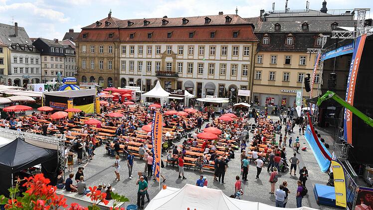 Am Samstagnachmittag waren noch Plätze auf dem Maxplatz zu bekommen. Foto: Ronald Rinklef
