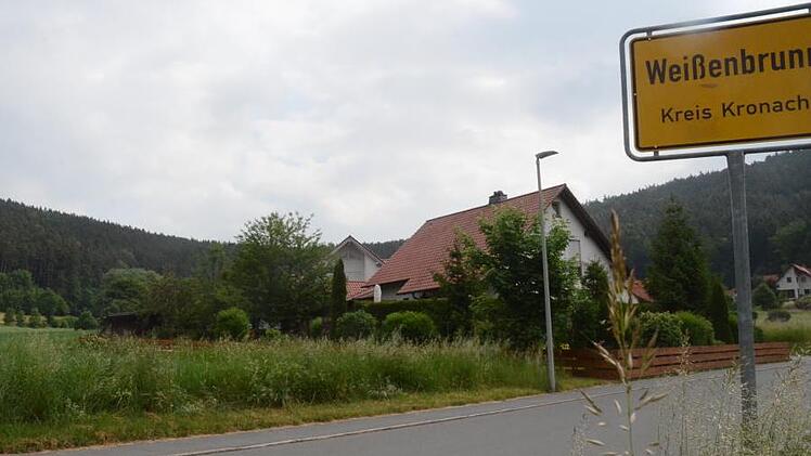 Die Gemeinde Weißenbrunn will verhindern, dass bauwillige junge Familien abwandern. Im Baugebiet "Mühläcker III" werden 17 Parzellen ausgewiesen.Karl-Heinz Hofmann