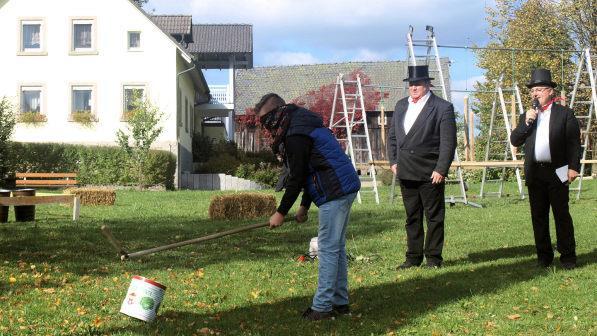 Ben Behrschmidt holte sich den Kinderhahn in Form  eines Gutscheins vom Kaufhaus WekaSusanne Deuerling