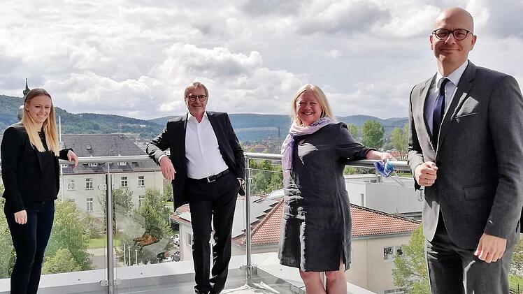 Bad Kissingen als Zentrum zukunftsfähiger Gesundheitswirtschaft wünschen sich (von links) Sophie Kobler (Zentrum für Telemedizin), Kunibert Schäfer (Geratherm Respiratory), Dr. Elisabeth Müller (Laboklin) und Oberbürgermeister Dirk Vogel  Foto: Sigismund von Dobschütz