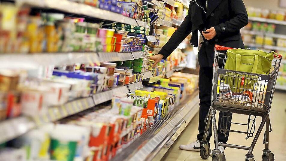 Ein Lebensmittelskandal jagt den nächsten: Die Verbraucher sind verunsichert, was man noch guten Gewissens essen kann. Foto: Oliver Berg/dpa