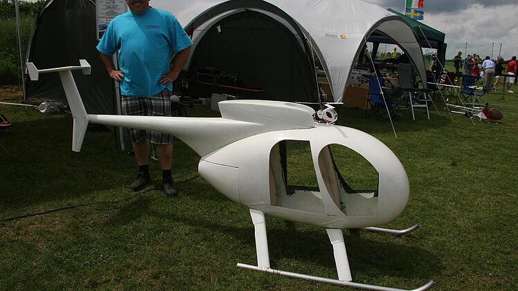 Mit einem solchen unscheinbaren - Rohling fängt alles an, erklärt Rainer Böttcher.