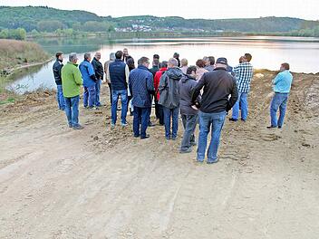 Abendstimmung am künftigen Strand des Badesees Foto: Hans Kurz