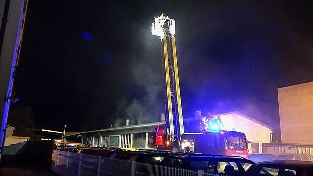 Maschine in Schleiferei in Brand geraten