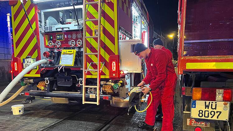 Brand in Würzburger Altstadt: Straßenbahnverkehr unterbrochen