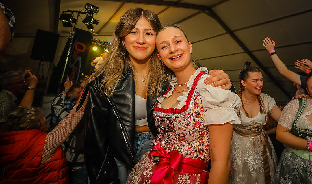Samstagsparty im Festzelt!