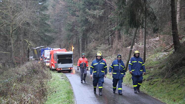 Ein Großaufgebot an Rettungskräften war vor Ort.  Foto: Friedwald Schedel