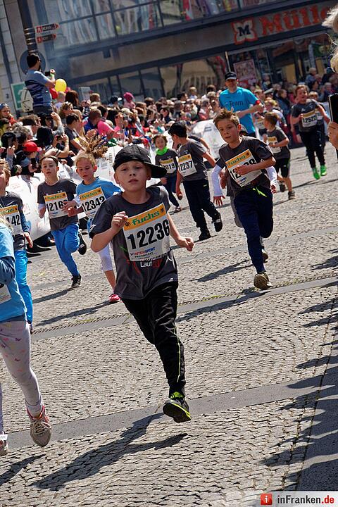Weltkulturerbelauf 2017 in Bamberg: Der Zieleinlauf am Maxplatz