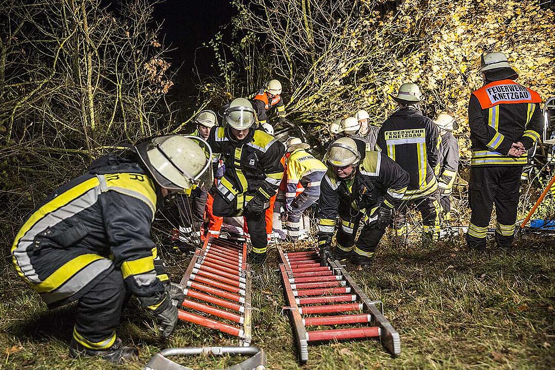 Haßfurt: Fahrer nach Unfall auf der A70 stundenlang eingeklemmt