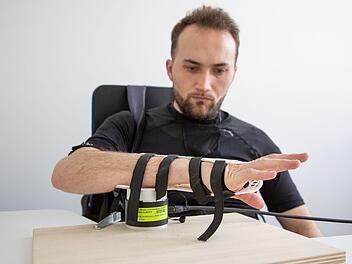 Erlangen/N&uuml;rnberg: Rehabilitation nach R&uuml;ckenmarksverletzung - FAU-Forscher entwickeln intelligenten Anzug