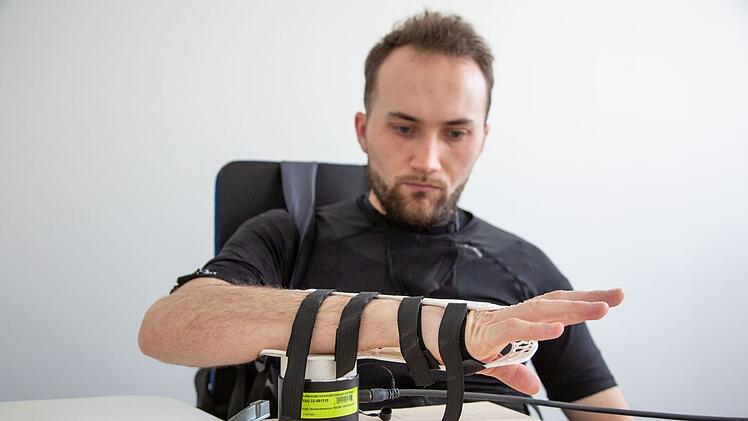 Erlangen/N&uuml;rnberg: Rehabilitation nach R&uuml;ckenmarksverletzung - FAU-Forscher entwickeln intelligenten Anzug