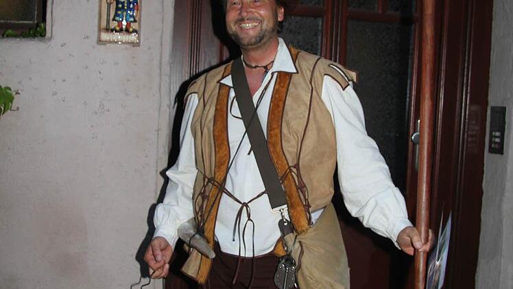 Witzige Details gab es auf dem Weg auch zu entdecken - zum Beispiel ein Türmerhausschild mit der Aufschrift "Haushüter" Foto: Sonja Adam