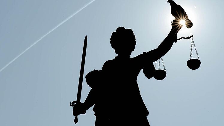 Vor dem Amtsgericht Haßfurt musste sich ein 79-jähriger Mann wegen Straßenverkehrsgefährdung verantworten.  Foto: Arne Dedert dpa