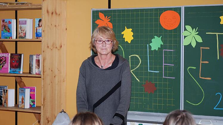 Selber schmunzeln musste Jutta Lange bei ihren in Kulmbacher Mundart vorgetragenen Geschichten. Foto: Karl Klippel