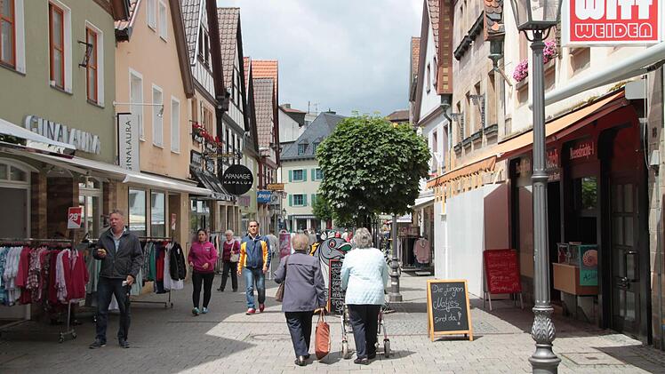 Der Einzelhandel hat viele Probleme. Die IHK will eine Plattform bieten, um alle Akteure an einen Tisch zu bringen, für die eine attraktive Einkaufsstadt von Bedeutung ist. Unser Bild zeigt einen Blick in die Langgasse. Foto: Alexander Hartmann