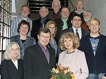 Seit 25 Jahren besteht die Bürgernahe Liste Ebelsbach BNL. Auf einer Feier wurden die Gründungsmitglieder ausgezeichnet. Bürgermeister Walter Ziegler wurde von den neuen Vorsitzenden Andreas Hoch und Tobias Ziegler zum Ehrenvorsitzenden ernannt. Foto: privat