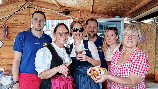 Der Stand des Städtepartnerschaftskomitees Bad Kissingen auf der Festa Patronale di San Francesco in Massa