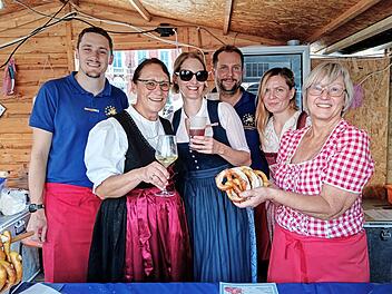 Der Stand des Städtepartnerschaftskomitees Bad Kissingen auf der Festa Patronale di San Francesco in Massa