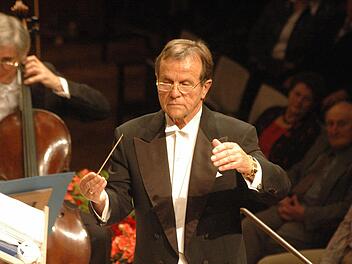 Er hat die Münchner Symphoniker schon dirigiert und unzählige Musiktitel komponiert: Johannes R. Köhler ist seit dem 27. November 2014 "Doctor rerum politicarum", Dr. rer. pol.. Foto: Archiv/Saale Zeitung