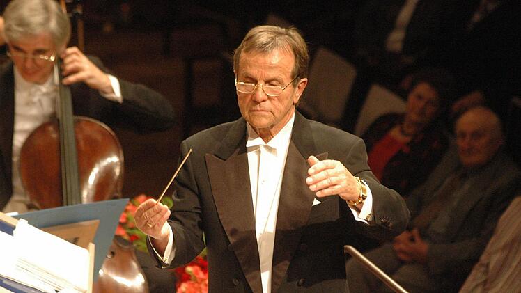 Er hat die Münchner Symphoniker schon dirigiert und unzählige Musiktitel komponiert: Johannes R. Köhler ist seit dem 27. November 2014 "Doctor rerum politicarum", Dr. rer. pol.. Foto: Archiv/Saale Zeitung