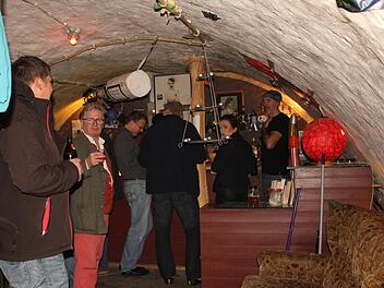Das Foyer im Stil einer einfachen Kneipe im Gewölbe unter dem Alten Rathaus.  Foto: Klaus Klaschka