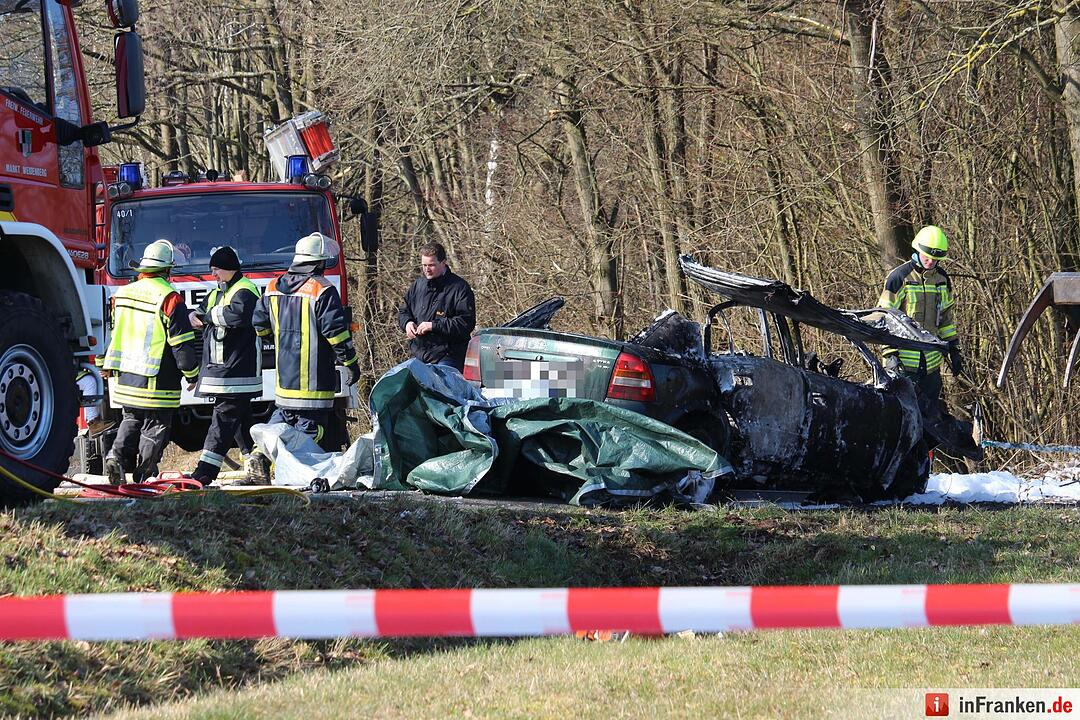 Tödlicher Unfall im Kreis Bayreuth: Auto verbrennt