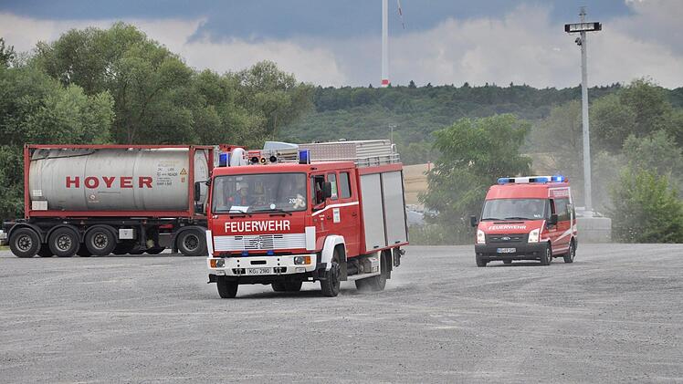 Retten, löschen, bergen, schützen - voller Einsatz für die jungen Feuerwehrleute. Fünf verschiedene Aufgaben wurden ihnen bei der 24-Stunden-Übung gestellt. Foto: Daniel Wiener