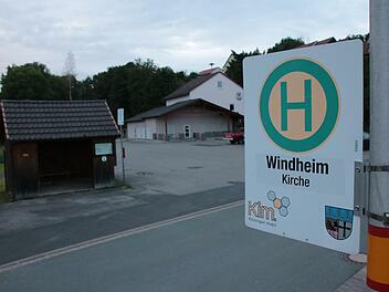 Blick auf den Windheimer Dorfplatz.