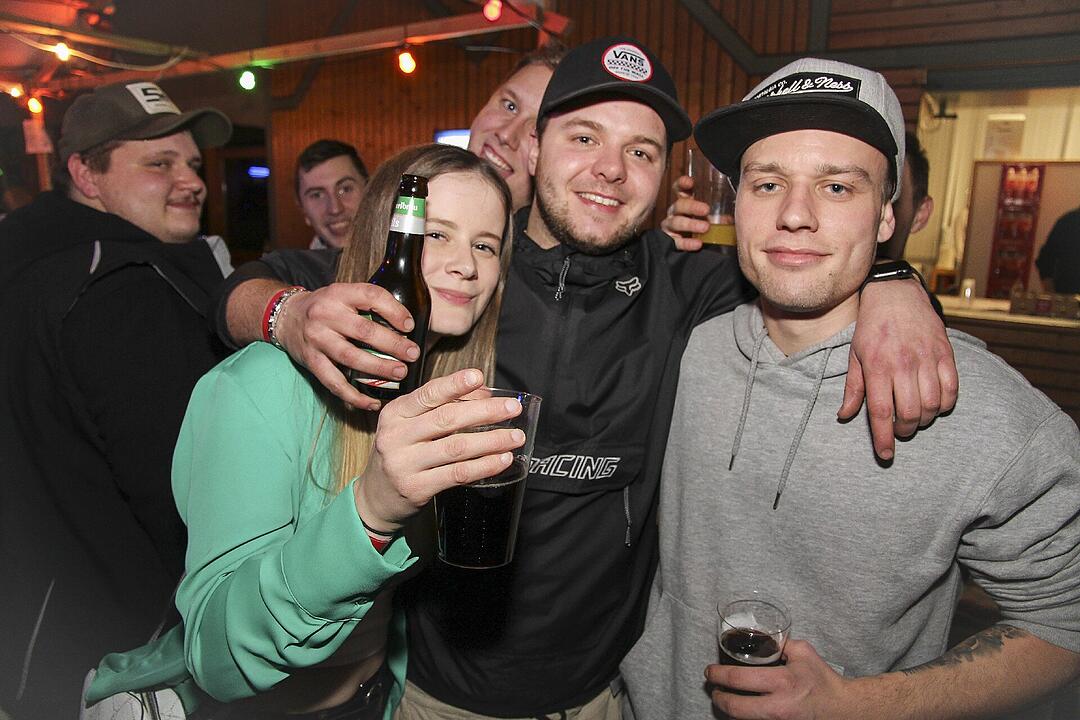 Mit vielen Party-Songs der 80er & 90er und Rock-Pop Klassikern