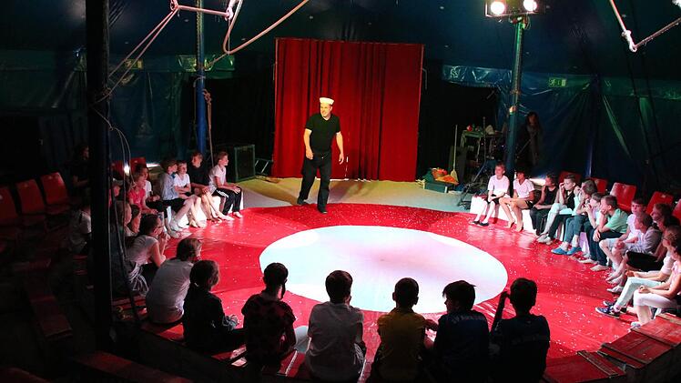 Eindrücke von der Vorstellung der 4. Klassen der Einhard-Grundschule Euerdorf. Foto: Ralf Ruppert