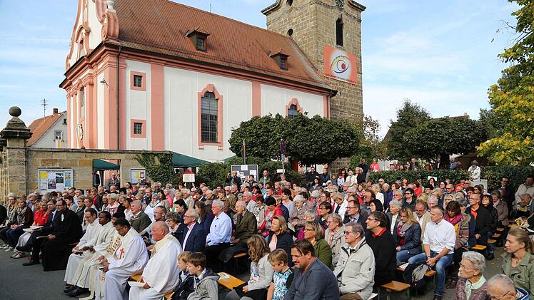 Die Gläubigen in Kersbach feiertenFotos:; Franz Galster