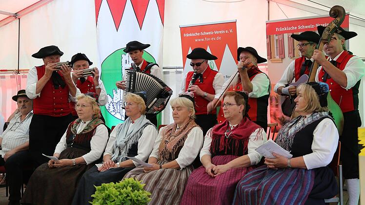 Die Wiesenttaler Musikanten, vorne die "Gseeser Bäsla" Foto: Franz Galster
