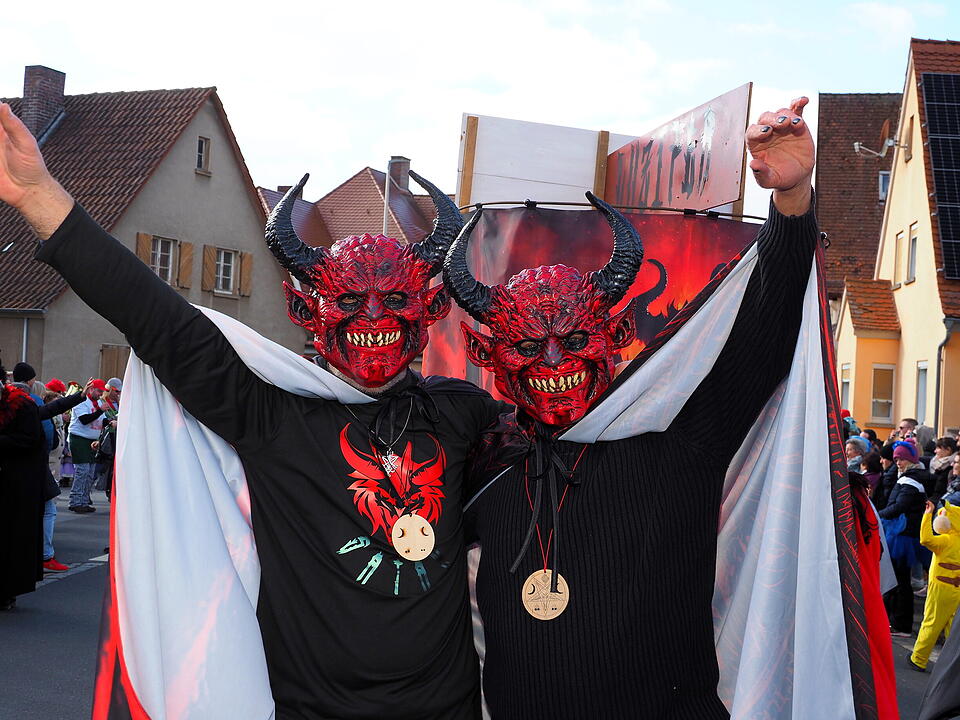 Wildes Faschingstreiben in Steinach an der Saale.