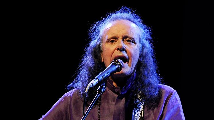 Heute nicht mehr so erfolgreich wie in den 1960ern, macht Donavan aber noch immer Musik. Am 10. Mai feiert der gro&szlig;e Singer-Songwriter seinen 80. Geburtstag.