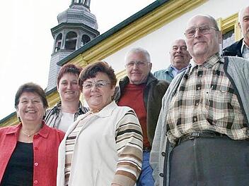 Das Vorbereitungsteam des 100. Jubiläums mit (von links) der langjährigen, ehemaligen Vorsitzenden Bärbel Meixner, mit Vorsitzender Klara Ulbert, Zweiter Vorsitzenden Dora Storch sowie Alois Kestler, Hans Schmitt, Josef Flauger und Friedel Fertsch. Foto: Matthias Einwag