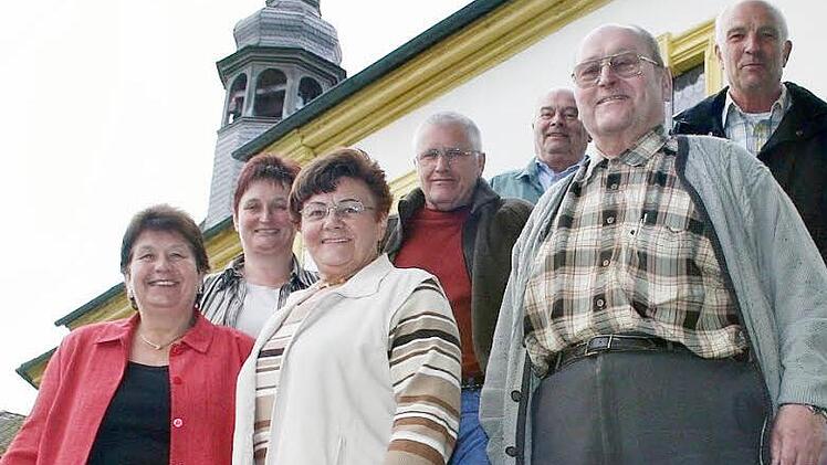 Das Vorbereitungsteam des 100. Jubiläums mit (von links) der langjährigen, ehemaligen Vorsitzenden Bärbel Meixner, mit Vorsitzender Klara Ulbert, Zweiter Vorsitzenden Dora Storch sowie Alois Kestler, Hans Schmitt, Josef Flauger und Friedel Fertsch. Foto: Matthias Einwag
