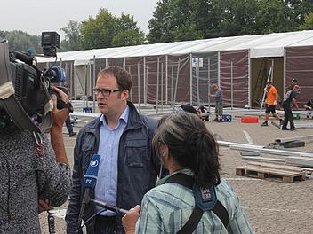 Erlangens Oberbürgermeister Florian Janik informiert die Medien über den aktuellen Stand in Sachen Asylbewerber.Fotos: Max Kaltenhäuser