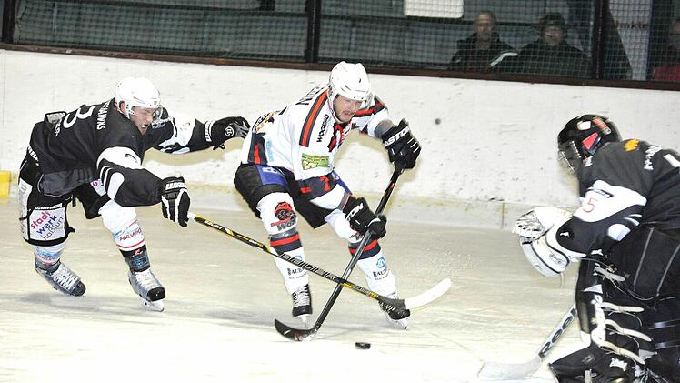 Derbyzeit: Szene aus dem Spiel der Kissinger Wölfe gegen den ESC Haßfurt. Foto: Hopf