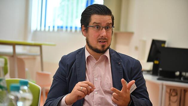 "Wir m&uuml;ssen informelle Pflege st&auml;rken", sagt der Leiter der Bamberger Akademien f&uuml;r Gesundheits- und Pflegeberufe Matthias Drossel. Ronald Rinkllef