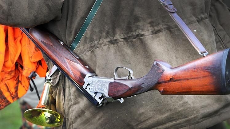 Nach einer Auseinandersetzung mit zwei Reiterinnen ist ein Jäger in Unterfranken jetzt verurteilt worden. Symbolbild: Archiv/dpa