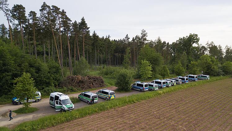 Polizei sucht erneut nach Vermisster in Coburg: Leiche in Wald gefunden