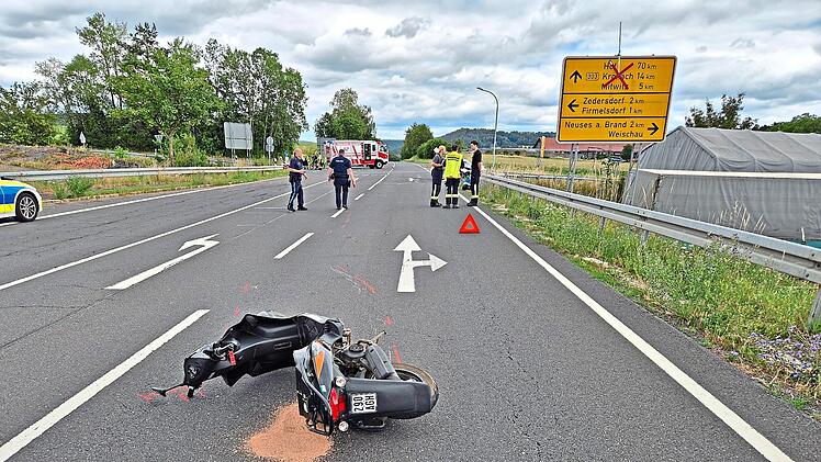 Der Roller wurde etliche Meter weit weggeschleudert.