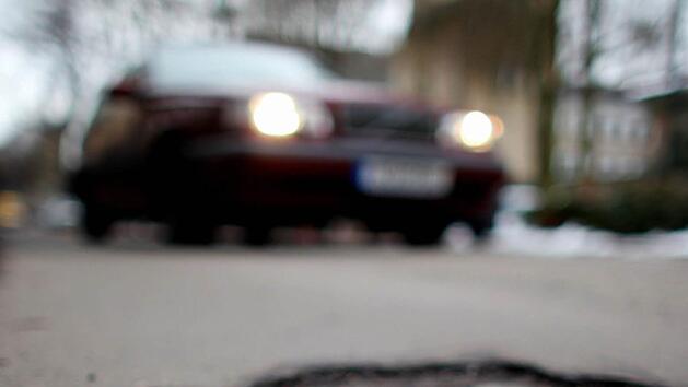 Irrfahrt durch den Kreis Bamberg: Eine 30-J&auml;hrige fuhr, wohl unter dem Einfluss von Medikamenten, kilometerweit auf der Felge und &uuml;berfuhr dabei auch mehrere rote Ampeln. Symbolbild: Oliver Berg dpa/lnw